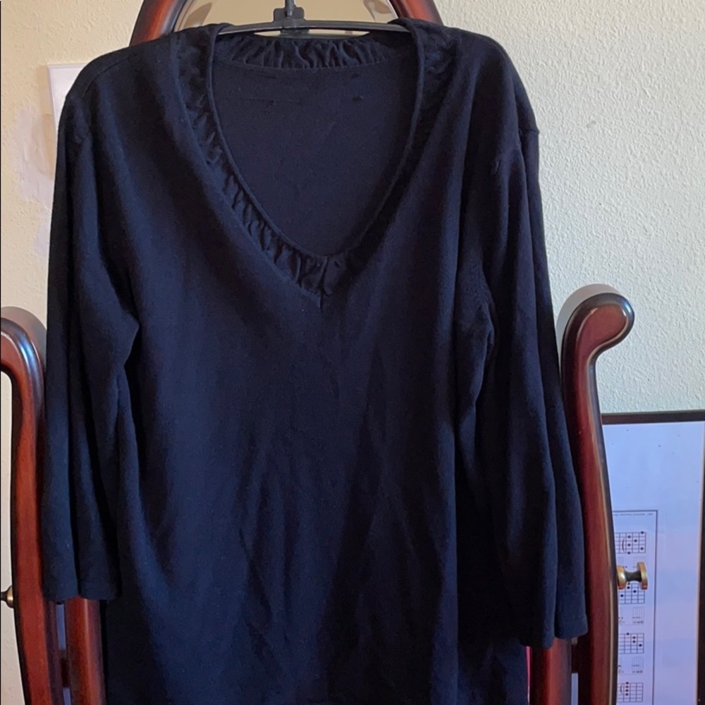 Sweater black super cute.